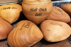 Deko Herzen aus Holz und anderen Materialien