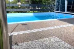 Dusche bei Pool